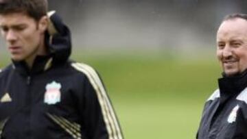 <b>PIEZA CLAVE. </b>Benítez no quiere quedarse sin Xabi Alonso.