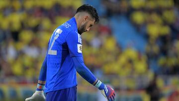 Colombia's goalkeeper Camilo Vargas leaves the field after committing a penalty and being expelled during the 2026 FIFA World Cup South American qualification football match between Colombia and Uruguay at the Roberto Melendez Metropolitan Stadium in Barranquilla, Colombia, on October 12, 2023. (Photo by Raul ARBOLEDA / AFP)