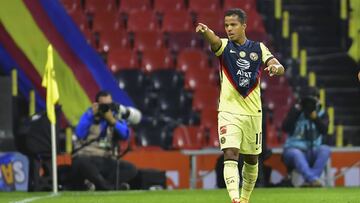 Giovani dos Santos durante un partido con el América