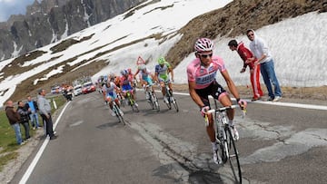 CICLISMO GIRO DE ITALIA 2011 
 Foto : Franck Faugere - LaPresse
 22 05 2011 Conegliano-Gardeccia/Val di Fassa
 sport
 Giro d&#039;Italia tappa 15 - Conegliano - Gardeccia/Val di Fassa
 nella foto: Alberto Contador
 Photo : Franck Faugere - LaPresse
 22 05 2011 Conegliano-Gardeccia/Val di Fassa
 Giro d&#039;Italia stage 15 - Conegliano - Gardeccia/Val di Fassa
 in the photo: Alberto Contador
 