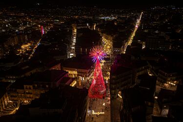 La ciudad cuenta con cerca de 12 millones de puntos de luz LED, superando la cifra de ediciones anteriores y asegurando un bajo consumo energético.