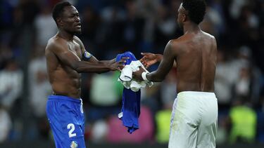 Soccer Football - LaLiga - Real Madrid v Getafe - Santiago Bernabeu, Madrid, Spain - May 13, 2023 Getafe's Djene and Real Madrid's Eder Militao after the match REUTERS/Isabel Infantes