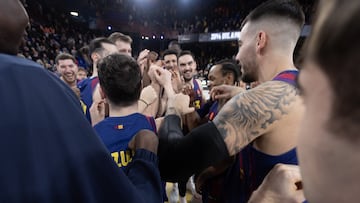 Los jugadores del Barça celebran la victoria ante el Dubái Basketball.