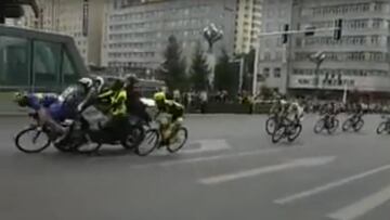 Imagen del momento en el que la moto arrolla a Morgan Smith en el Tour de Qinghai.