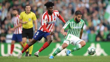 Fekir, con Thomas Partey.