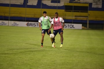 El equipo dirigido por Reinaldo Rueda entrenó en el estadio Feliciano Cáceres en Luque antes de la fecha 10 de las Eliminatorias Sudamericanas