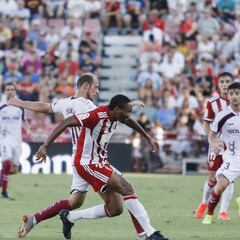 El Almería se da un festín en el inicio de las fiestas de la ciudad