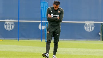 Xavi, a la plantilla: ¡°Ya sab¨¦is que la decisi¨®n no ha sido m¨ªa, ha sido de arriba¡±