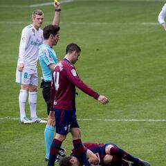 Gareth Bale's yellow cards a worry for manager Zidane