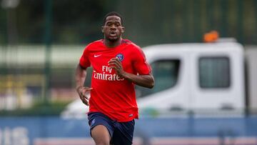 Samuel Essende en un entrenamiento del PSG