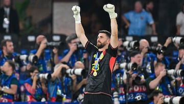 Spain's goalkeeper #23 Unai Simon celebrates after winning the UEFA Euro 2024 final football match between Spain and England at the Olympiastadion in Berlin on July 14, 2024. (Photo by Jewel SAMAD / AFP)