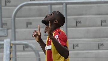 Lens&#039; forward Ignatius Ganago celebrates after scoring a goal during the French  L1 football match between Lens and Bordeaux on September 19, 2020 at the Bollaert stadium in Lens. (Photo by FRANCOIS LO PRESTI / AFP)