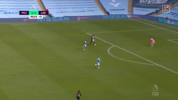 El gol en el 90' a la heroica del Leeds de Bielsa en el Etihad y con uno menos: vean la defensa...