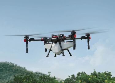 Un joven prueba la potencia de un dron agrícola y la cosa se desmadra: no intenten esto en sus casas