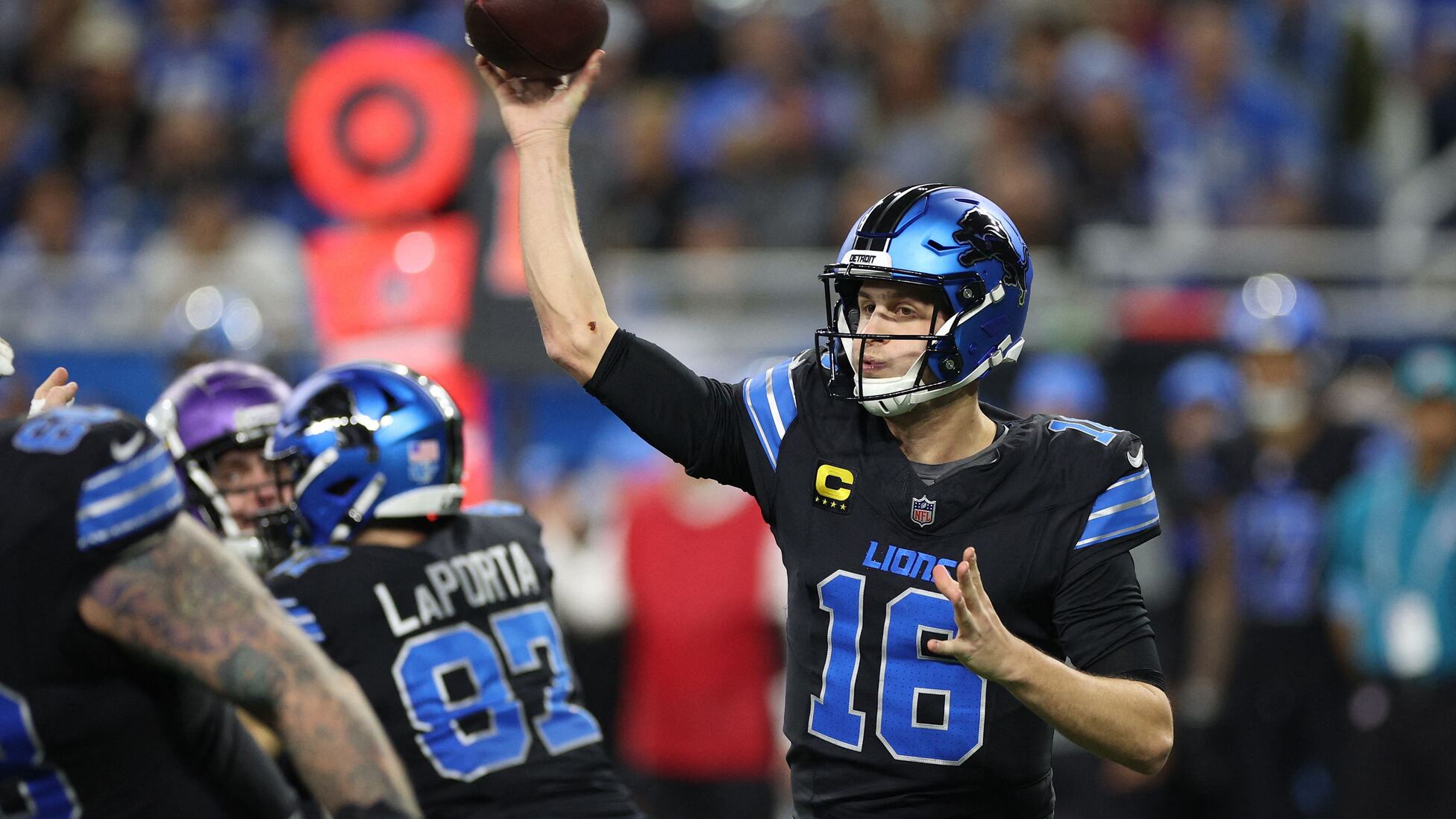 This is the national anthem singer at the Commanders - Lions NFL ...