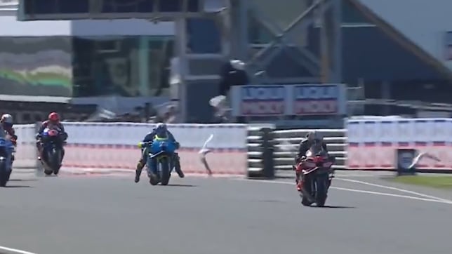 Bezzecchi puede hasta con las gaviotas