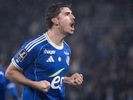Strasbourg's Argentine forward #09 Joaquin Panichelli celebrates his team�s first goal during the French L1 football match between RC Strasbourg Alsace and AJ Auxerre at the Stade de la Meinau in Strasbourg, eastern France, on October 29, 2025. (Photo by SEBASTIEN BOZON / AFP)