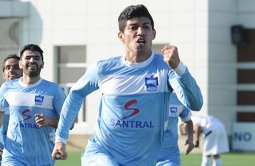 A la temporada siguiente dejó esta liga para enfundarse en los colores del Zira FK, ni más ni menos que de la liga de Azerbaiyán.