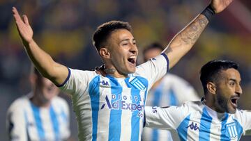 Racing's defender Gabriel Rojas (L) celebrates after scoring a goal during the Copa Libertadores group stage second leg football match between Ecuador's Aucas and Argentina's Racing Club, at the Gonzalo Pozo stadium in Quito, on May 23, 2023. (Photo by Rodrigo BUENDIA / AFP)