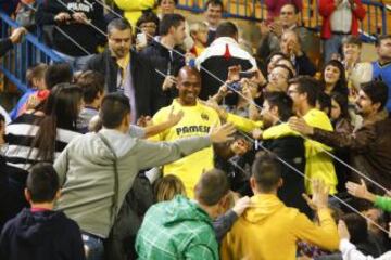 El futbolista hispano brasileño ha recibido un homenaje hoy por el Villarreal en un amistoso en El Madrigal con su actual equipo, el Cosmos de Nueva York.