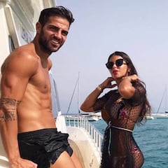 Cesc Fàbregas vuelve a generar bromas en bañador
