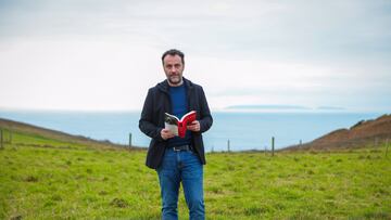 Agustín Martínez (Carmen Mola): “El lector siente atracción hacia el lado oscuro del ser humano”