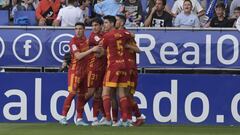 Los jugadores del Real Zaragoza celebran un gol.