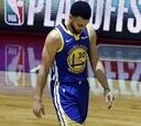 Stephen Curry toca fondo en el peor momento para los Warriors