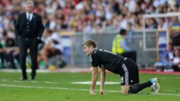 Kroos, con Ancelotti de fondo.
