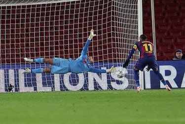 Raphinha se estrena en Champions. El pichichi de la pasada edición todavía no había marcado y lo hace en el partido clave de la fase liga. 