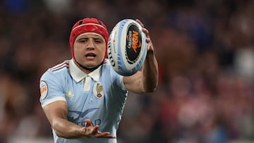 France's wing Louis Bielle-Biarrey catches the ball during of the Six Nations international rugby union match between France and England at the Stade de France, in Saint-Denis, north of Paris, on March 14, 2026. (Photo by FRANCK FIFE / AFP)