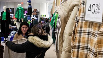 Shoppers look for early Black Friday sales at a Gap Store in Times Square on the Thanksgiving holiday in New York City, U.S., November 24, 2022. REUTERS/Brendan McDermid