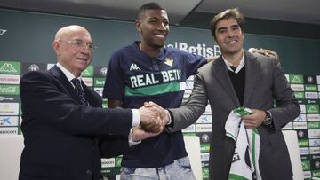 Serra Ferrer, Emerson y Haro en la presentación del lateral brasileño como nuevo jugador del Real Betis.