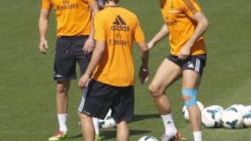 Cristiano se entrenó con un vendaje en su rodilla izquierda.
