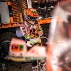 Laia Sanz inicia en Abu Dhabi su viaje hacia el Dakar 2017