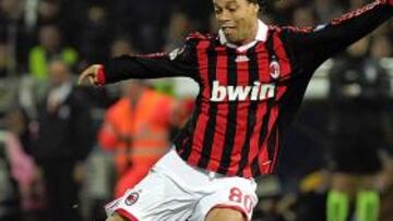 <b>CRACK. </b>Ronaldinho Gaúcho en un partido con su equipo, el Milán.