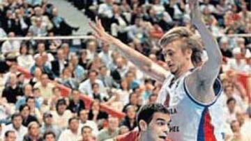 Calderón ante un jugador Ruso.