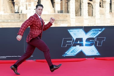 El actor, y leyenda de la lucha libre, John Cena y su esposa, Shay Shariatzadeh.