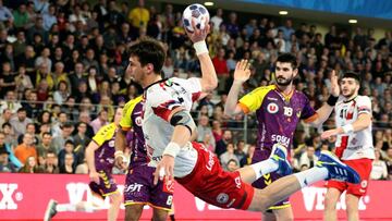 Iñaki Pecina marca uno de los goles del Naturhouse.