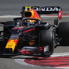 'Checo' Pérez, el más rápido en la sesión de la mañana en Bahréin