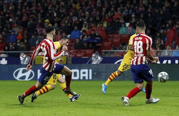 0-1. Leo Messi marcó el primer gol.