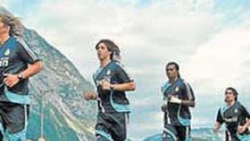 <b>PRIMERA PALIZA. </b>La plantilla madridista realizó durante más de dos horas un exigente plan de entrenamiento físico.