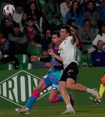 Saúl perdió su puesto en la alineación y Dani Fernández fue el improvisado lateral izquierdo en la tarde de ayer.