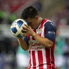 Pierde Chivas y estalla la tribuna: “¡Fuera, Vuce!”