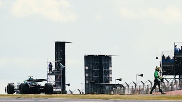 El piloto brasileño, se fue contra el muro en el primer sector de la vuelta seis.