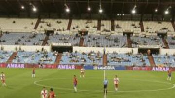 <b>VACÍA. </b>Apenas mil seguidores acudieron ayer a La Romareda parar presenciar el Trofeo Ciudad de Zaragoza. El estadio estuvo más vacío que nunca.