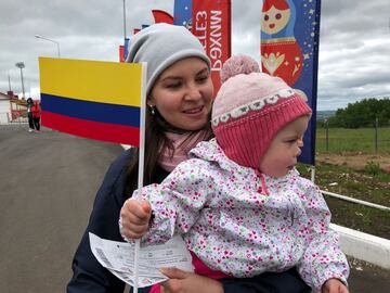 En su mayoría niños y familias rusas, junto a varios colombianos acompañaron a la Selección durante la práctica abierta al público este jueves en el estadio Sviyaga de Kazán. 