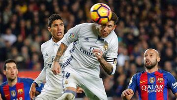 Sergio Ramos consigue de cabeza el gol del empate ante el Barcelona en el Clásico.