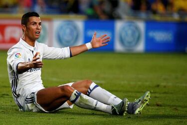 Ronaldo reacts badly to Zidane taking him off against Las Palmas