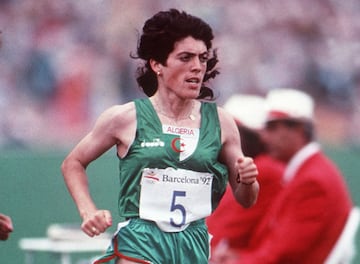 Deportivamente, Hassiba Boulmerka fue una gran atleta. Fue campeona ol¨ªmpica en 1.500 en Barcelona 92 y doble campeona mundial (1991 y 1995). Ese bagaje pes¨®, pero tambi¨¦n lo hizo la lucha constante en su vida. Naci¨® en Argelia, "un pa¨ªs y un mundo en el que las facilidades para la pr¨¢ctica del deporte no son favorables para las mujeres", destac¨® el jurado al concederle el premio.